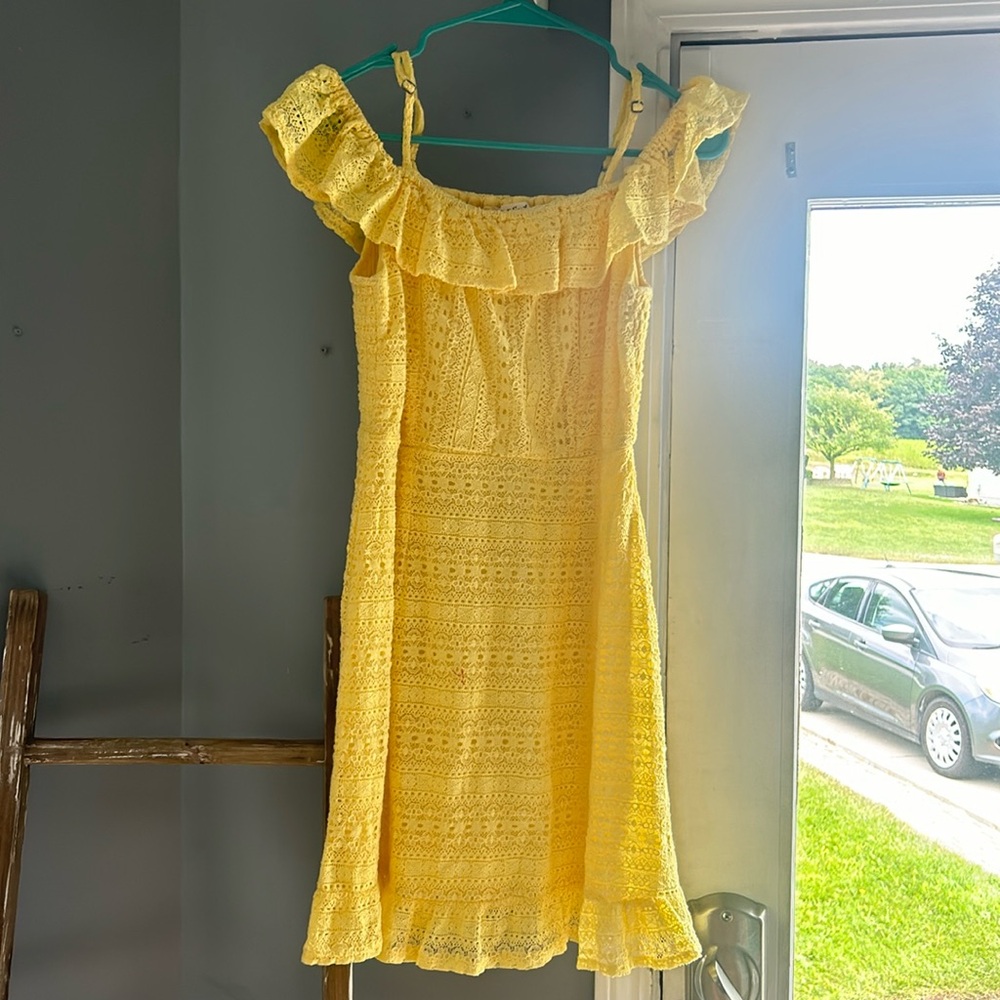 Short yellow dress size medium